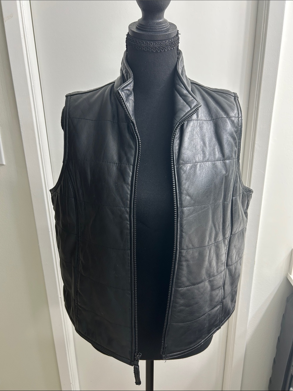GAP Women’s Medium Black 100% Leather Zip Up Vest with Pockets 90s